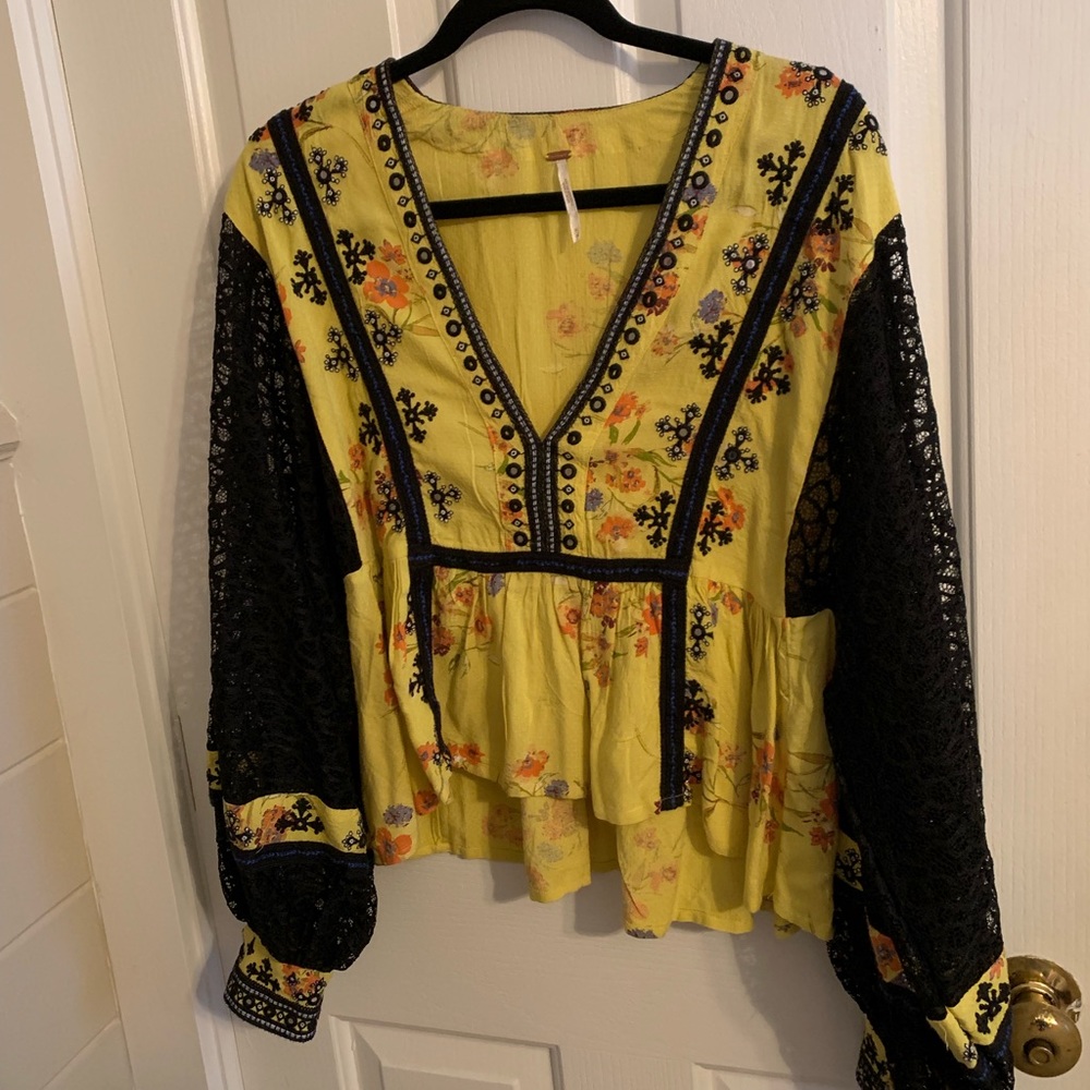 Free People Lace-Sleeve Embroidered Top sz Medium